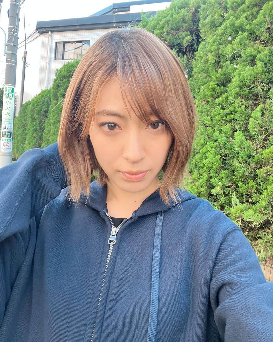 瀧本美織のインスタグラム：「沙帆ショート。 皆さんびっくりしましたか！？ 原作でもこのくらい短いのですよね。 メイクさんはいつも、漫画にリスペクトをおき、 それぞれのキャラクターを作ってくれていました。   @sister_ytvdrama   #Sisterドラマ」