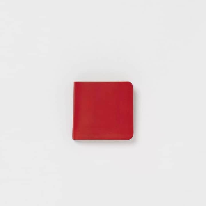 エンダースキーマのインスタグラム：「model: seamless wallet color: natural, black, cognac, red  #henderscheme #2023ws #productvideograph」