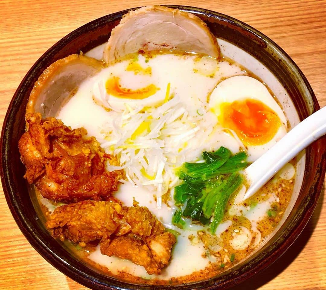 河内孝博さんのインスタグラム写真 - (河内孝博Instagram)「【麺麺活動】“熟成塩らーめん”を“男盛り”でいただきました〜♫ 揚げたて熱々唐揚げで唇を“ジュッ”ってしても顔色ひとつ変えずに麺をすすり続けるのが“男気”💦」12月23日 18時24分 - kawachi.t_340gou7dan