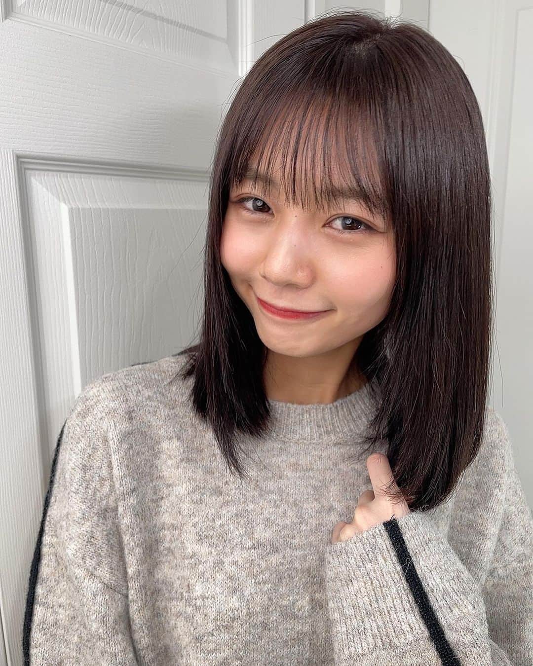 杉浦みずきのインスタグラム：「. −7歳？笑 気分で短くしてぱっつんにしたら めっちゃ幼くなった😂  @tenhouo さん今年もありがとうございました😊✨」