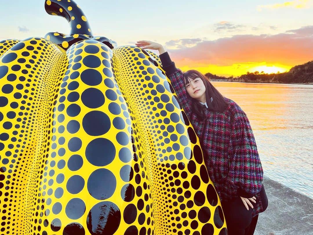 のインスタグラム：「- ̗̀☾⋆ ̖́-  南瓜さんに会ってきた★  ヴィンテージの生地から選んで作って頂いた、お気に入りの @mm_megmiura  のコートを着て。」