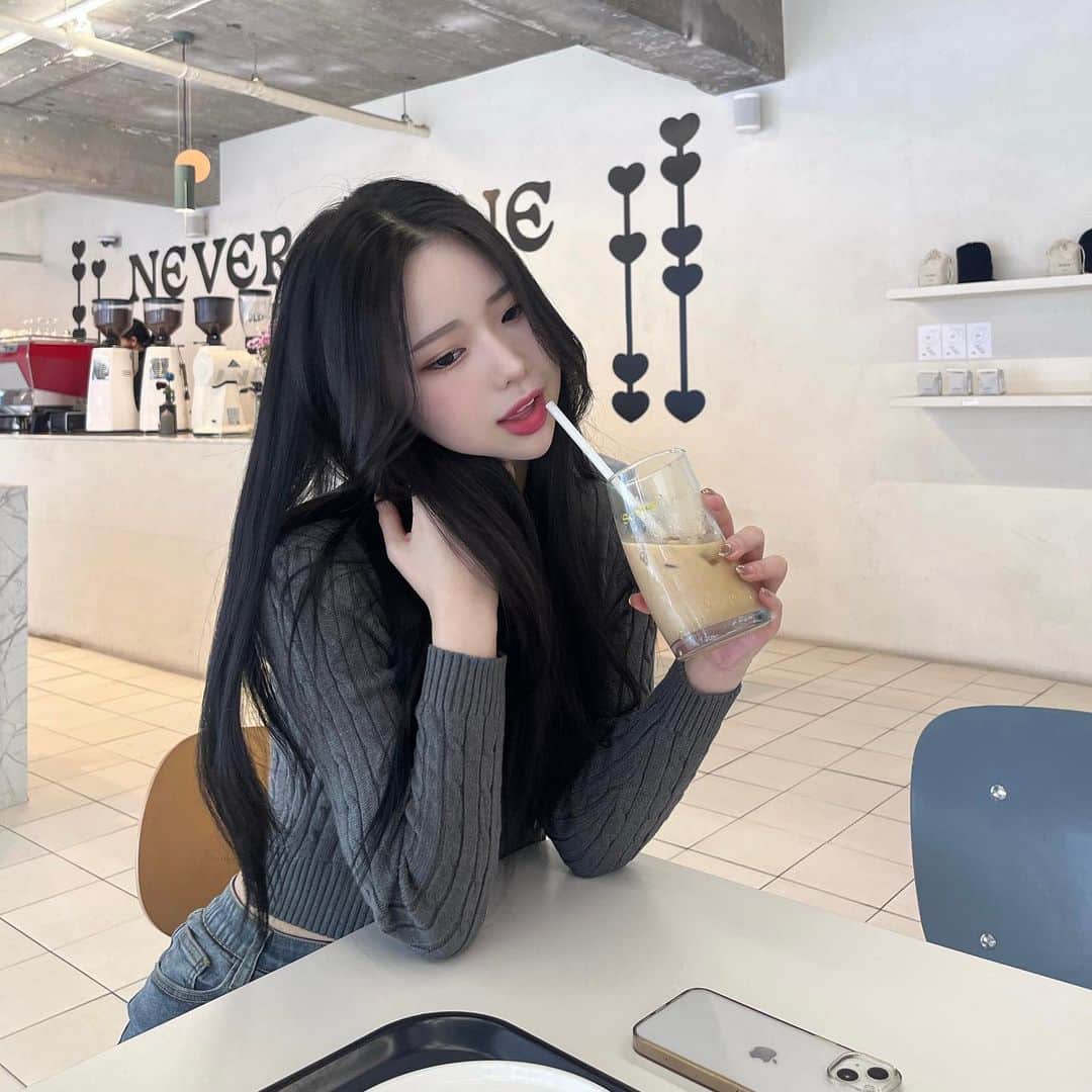 momoのインスタグラム：「🤍🤍」
