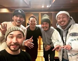 RYO the SKYWALKERのインスタグラム：「昨日はペータマンと、心斎橋の和バル「八」にてBUSH HUNTERプチ忘年会！🎉  リョウスケくん、RISE-Kご馳走様でした！うまかった〜🙌  #BUSHHUNTERMUSIC #ryothe #PETERMAN #心斎橋 #和バル八」