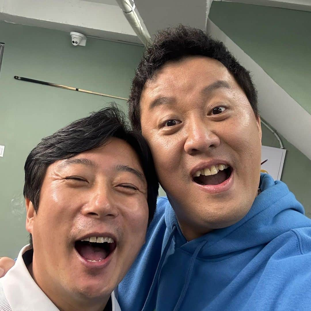 チョン・ジュナのインスタグラム：「오랜만에 수근이외 함께!!!!사실은………궁금하면..유튜브#정준하하하 고고!!!🙏🏻🙏🏻#무한도전#1박2일 콜라보?」