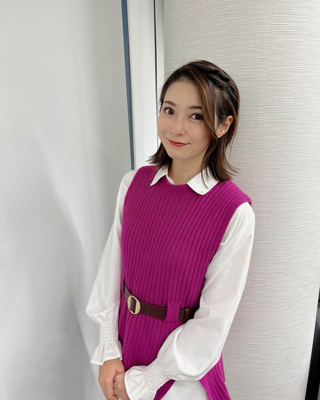 住田紗里のインスタグラム：「昨日のグッド！モーニングの衣装は、赤紫に近いピンクのトップスでした。  トップス &.NOSTALGIA (@nostalgia_jp)  パンツ Wild Lily (@wildlily_daikanyama)  #グッドモーニング#衣装#&nostalgia#wildlily#パンツ#テレビ朝日#テレ朝#テレビ朝日アナウンサー#アナウンサー#住田紗里」