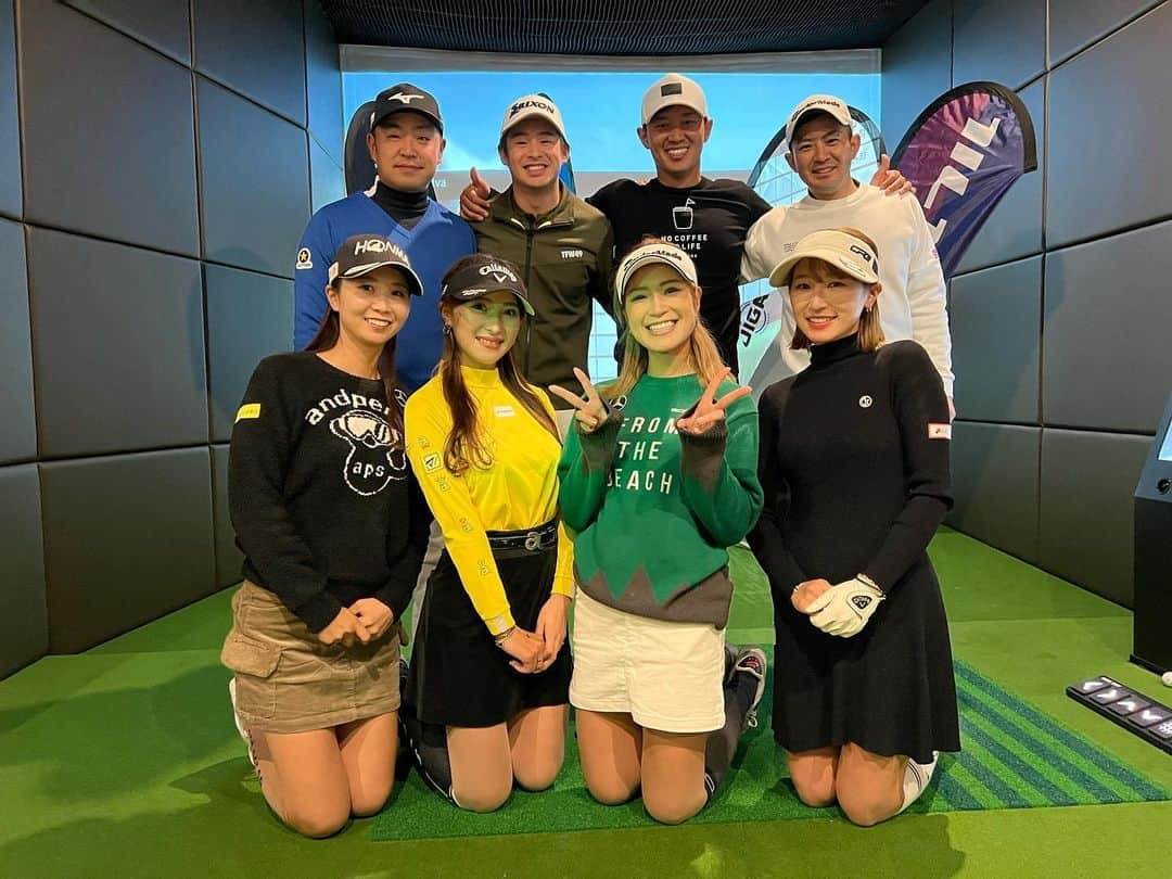 塩見好輝のインスタグラム：「. 先日の大会⛳️  日本インドアゴルフ協会 バーチャルゴルフトーナメントに参加してきました！  出場選手は中西 直人、塩見 好輝、時松 隆光、片岡 尚之、金澤 志奈、大西 葵、臼井 麗香、井上 莉花と男女合計8人でペアを組んでシュミレーションゴルフで対決でした🙋‍♂️  僕が抽選で組ませて貰ったのは同じテーラーメイド契約の大西葵プロ @aoi_onishi  楽しくラウンド出来ました！結果は2位でした🏌️‍♂️  この寒い時期のゴルフはシュミレーションゴルフもめちゃくちゃ楽しいです！  是非皆さんもシュミレーションゴルフ行ってみて下さい！ 今回の会場は渋谷にあるアンドゴルフさん　@andgolf_shibuya 精度の高いシュミレーションゴルフが楽しめます‼︎ ありがとうございました！  協賛各社の皆様メディアの皆様ありがとうございました🙇‍♂️  #taylormade #isps#pgm#cvstos #サトウ食品#ミノル#マルヨシ物産#アルテニカ#ヤナギダ#ゴルフ #ゴルフ動画 #ゴルフスイング動画 #ゴルフレッスン動画 #スイング動画 #インドアゴルフ#シュミレーションゴルフ#ゴルフル#住地ゴルフ #日本インドアゴルフ協会」