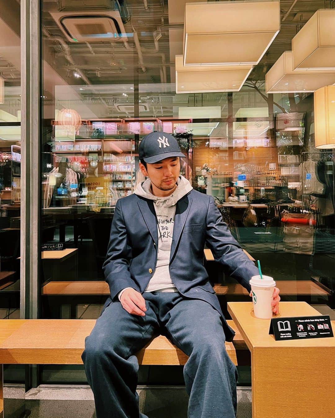 有原遣智さんのインスタグラム写真 - (有原遣智Instagram)「宇多田ヒカル復活LIVEパーカーとブルックスとロスアパ🇺🇸  jacket: #brooksbrothers  hoodie: #宇多田ヒカル  pants: #losangelesapparel  shoes: #alden  cap : #newera   ⁡ #fashion #ootd #outfit #throwback  #初恋 #netflix #firstlove #ブルックスブラザーズ #ロスアパ #ロサンゼルスアパレル #オールデン #ニューエラ #ヴィンテージ #カフェ #カフェ巡り #カフェ活 #古着 #古着コーデ #film #フィルム #nikon #f80」12月23日 20時12分 - kenchi_arihara