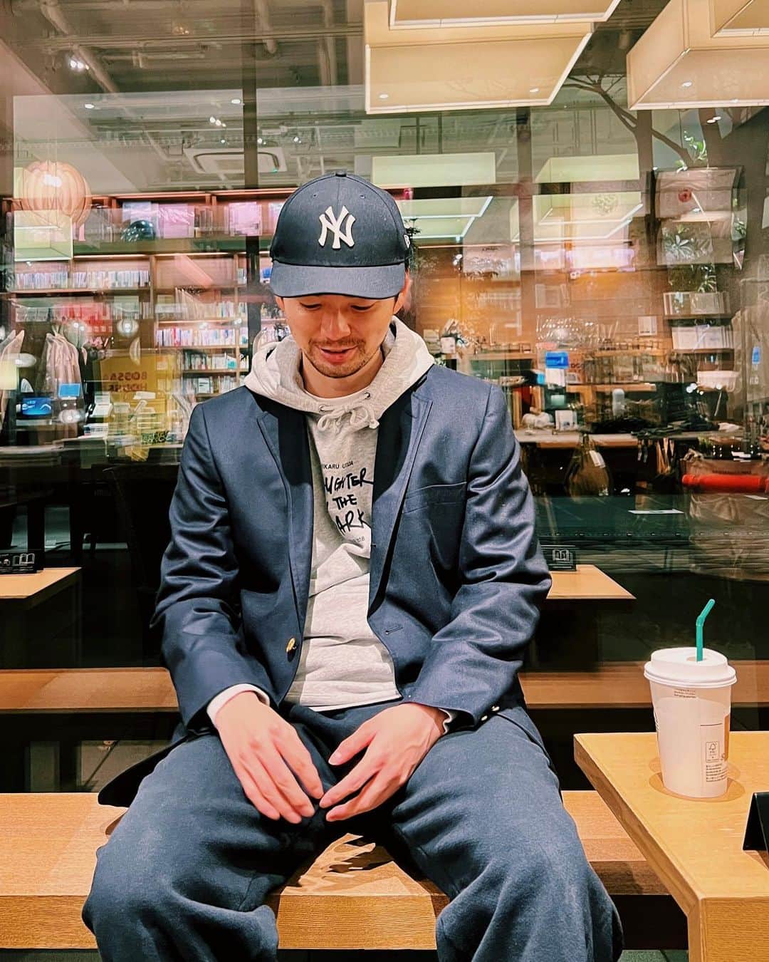 有原遣智さんのインスタグラム写真 - (有原遣智Instagram)「宇多田ヒカル復活LIVEパーカーとブルックスとロスアパ🇺🇸  jacket: #brooksbrothers  hoodie: #宇多田ヒカル  pants: #losangelesapparel  shoes: #alden  cap : #newera   ⁡ #fashion #ootd #outfit #throwback  #初恋 #netflix #firstlove #ブルックスブラザーズ #ロスアパ #ロサンゼルスアパレル #オールデン #ニューエラ #ヴィンテージ #カフェ #カフェ巡り #カフェ活 #古着 #古着コーデ #film #フィルム #nikon #f80」12月23日 20時12分 - kenchi_arihara