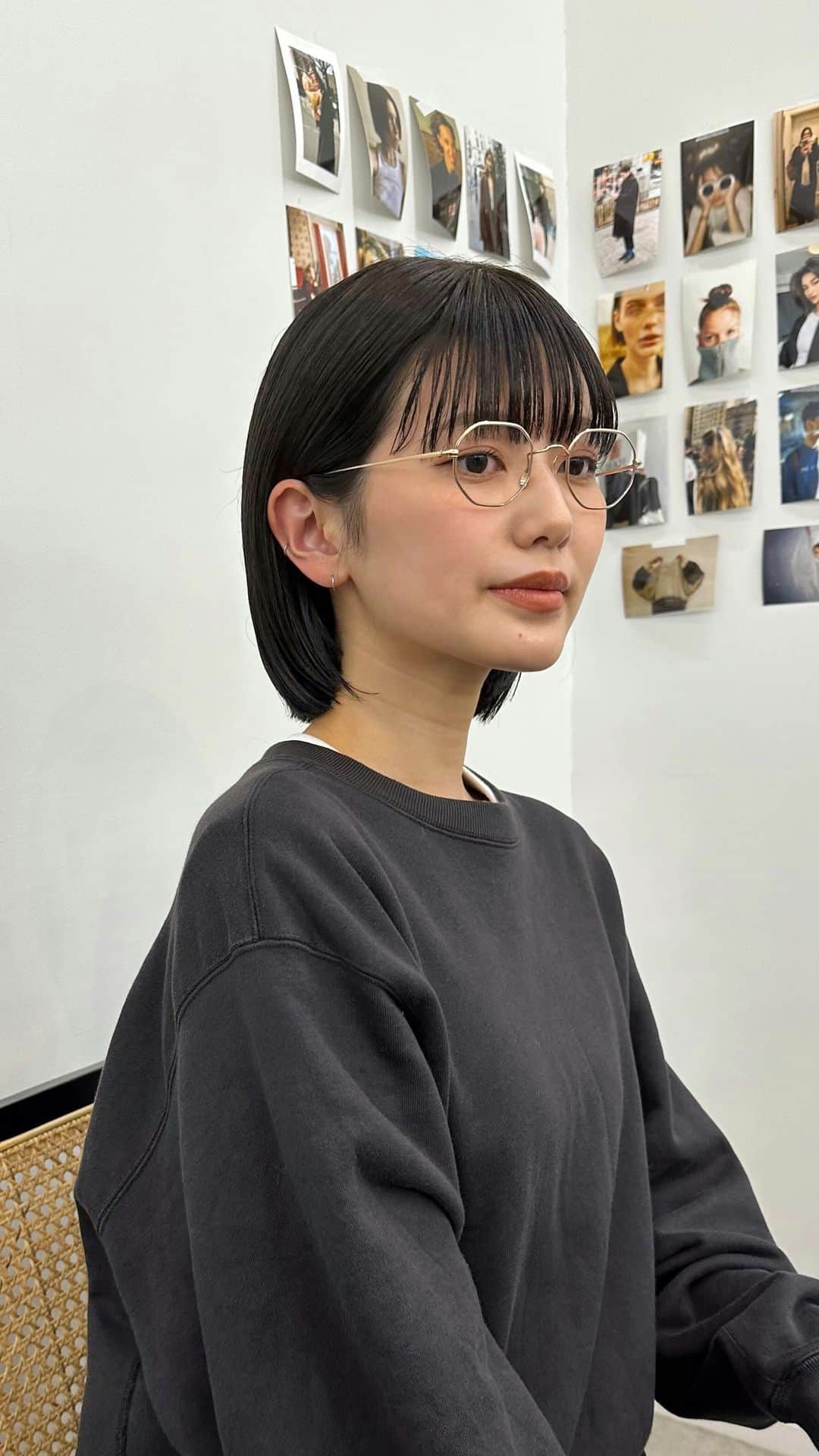 塗木莉緒のインスタグラム：「⁡ 3日前、急に前髪切りたくなったので 早速切りに行きました◎ ⁡ ⁡ ⁡ ⁡ ⁡ ⁡ ⁡ ⁡ ⁡ ⁡ ⁡ ⁡ ⁡ ⁡ ⁡ #ボブアレンジ#ショートアレンジ#ボブスタイル#ショートボブ#シースルーバング#センターパート#2wayバング#ベージュカラー#切りっぱなしボブ#タッセルボブ#タッセルカット#タンバルモリ#伸ばしかけボブ#アレンジ動画#前髪カット#ぱつっと前髪#ぱっつん前髪#머리#헤어#숏컷#여자숏컷#태슬컷#칼단발#단발#단발머리#앞머리#앞머리컷#풀뱅앞머리」