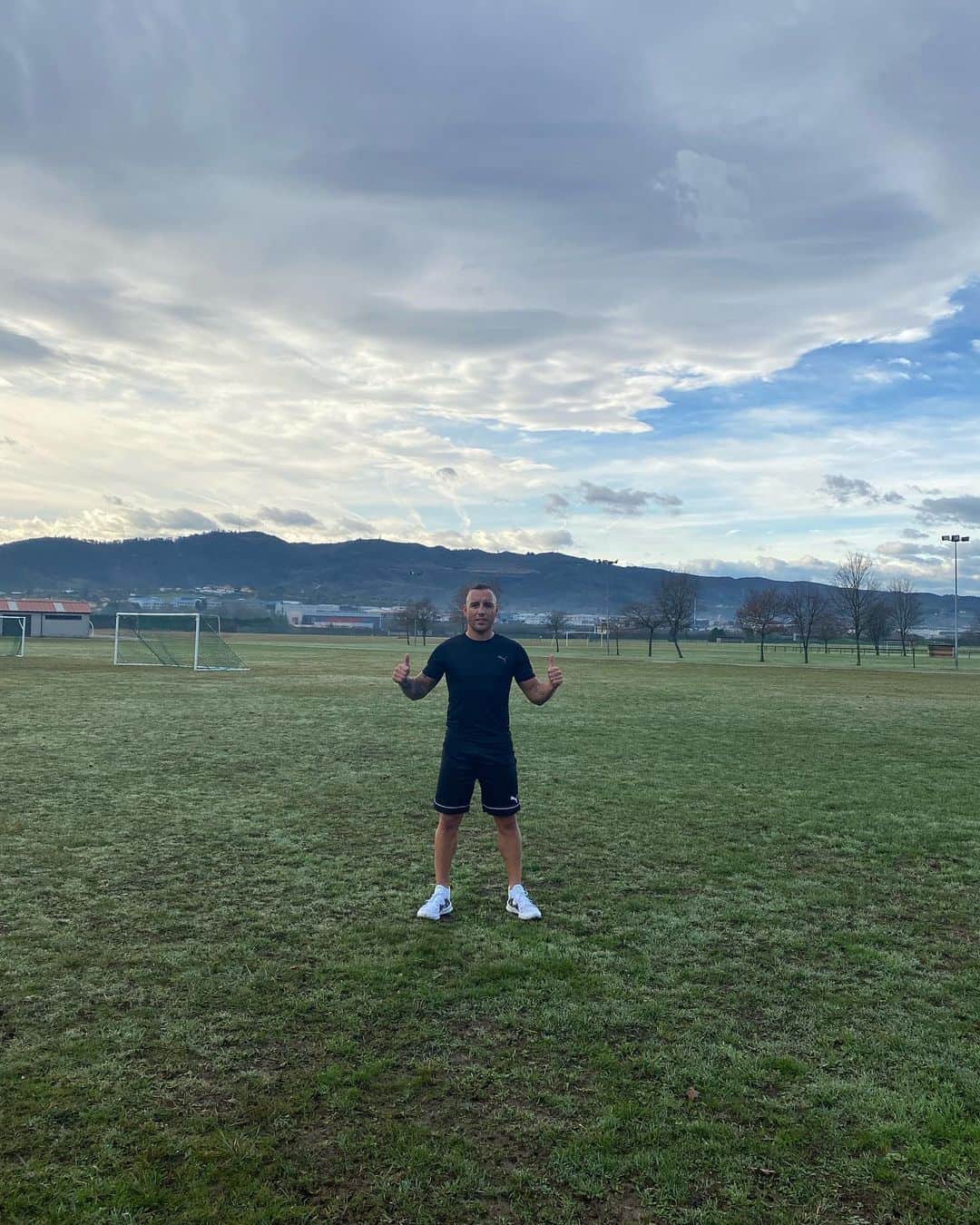 サンティ・カソルラのインスタグラム：「Training done 💪💪✅ #lamorgal」