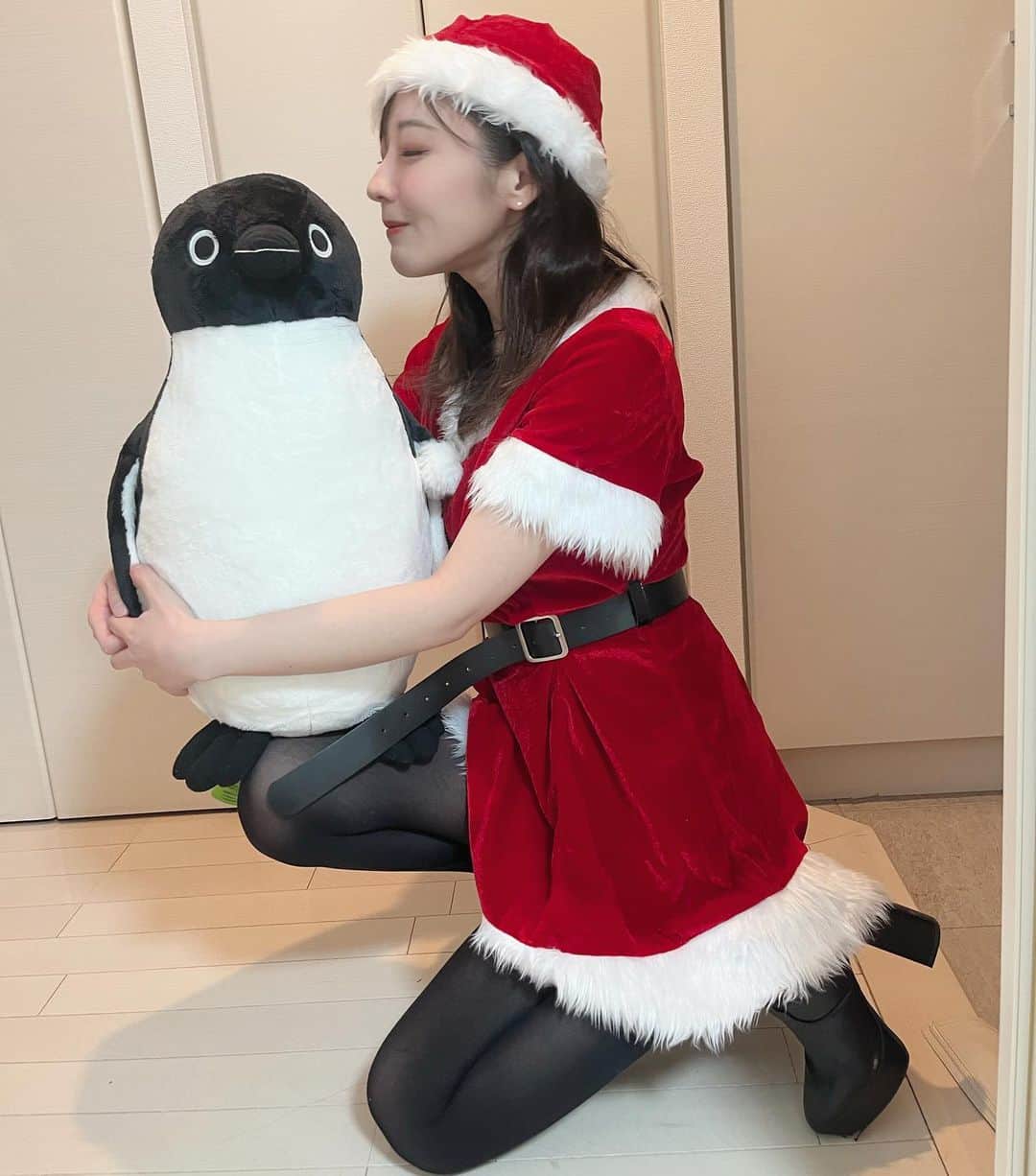 入澤優さんのインスタグラム写真 - (入澤優Instagram)「メリークリスマス🎄🎁🎅  投稿にいいね♡して応援してね🫰🏻 いつも素敵なコメントありがとう😊  【お知らせ】 メガネの青山presents眼鏡男子・女子コンテストに出場しています。 そこで皆さんにお願いがあるのですが投票をお願いしたいです。 投票は今回は無料でできます。 投票方法はInstagramのプロフィール欄に貼ってあるURLをクリックして、ファイナリスト一覧より入澤優を探してください。 投票ボタンがあるので押してください。 1日1回できるのでよろしくお願いします。 このコンテストがきっかけでまたグラビア出せたら嬉しいです。将来の夢は俳優になることです。 応援よろしくお願いします♡  #クリスマス #入澤優 #クリスマスイブ #🎄 #いいねしてね #フォローしてね  #ビジョビ #ビジョビジョ #お家クリスマス #クリスマスコスプレ #コスプレ #角色扮演  #角色扮演者 #女学生 #美麗的女人  #japan #博士課程 #漂亮的 #醫生 #優雅 #高品牌 #いいねしてね #フォローしてね  #美麗的女人 #日本偶像 #japanesegirl」12月23日 21時33分 - penchan0327