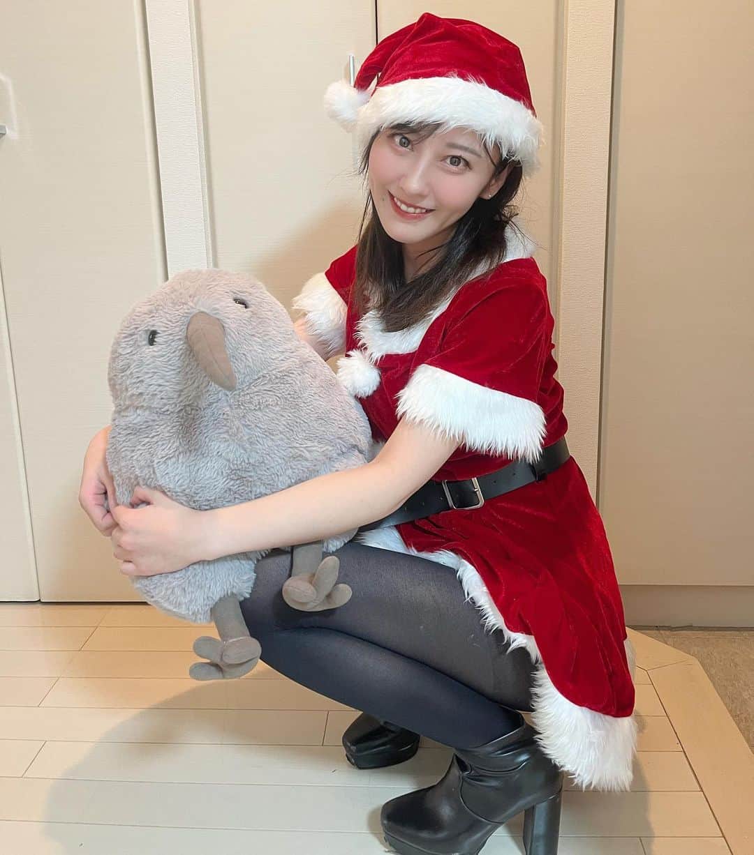 入澤優さんのインスタグラム写真 - (入澤優Instagram)「メリークリスマス🎄🎁🎅  投稿にいいね♡して応援してね🫰🏻 いつも素敵なコメントありがとう😊  【お知らせ】 メガネの青山presents眼鏡男子・女子コンテストに出場しています。 そこで皆さんにお願いがあるのですが投票をお願いしたいです。 投票は今回は無料でできます。 投票方法はInstagramのプロフィール欄に貼ってあるURLをクリックして、ファイナリスト一覧より入澤優を探してください。 投票ボタンがあるので押してください。 1日1回できるのでよろしくお願いします。 このコンテストがきっかけでまたグラビア出せたら嬉しいです。将来の夢は俳優になることです。 応援よろしくお願いします♡  #クリスマス #入澤優 #クリスマスイブ #🎄 #いいねしてね #フォローしてね  #ビジョビ #ビジョビジョ #お家クリスマス #クリスマスコスプレ #コスプレ #角色扮演  #角色扮演者 #女学生 #美麗的女人  #japan #博士課程 #漂亮的 #醫生 #優雅 #高品牌 #いいねしてね #フォローしてね  #美麗的女人 #日本偶像 #japanesegirl」12月23日 21時33分 - penchan0327