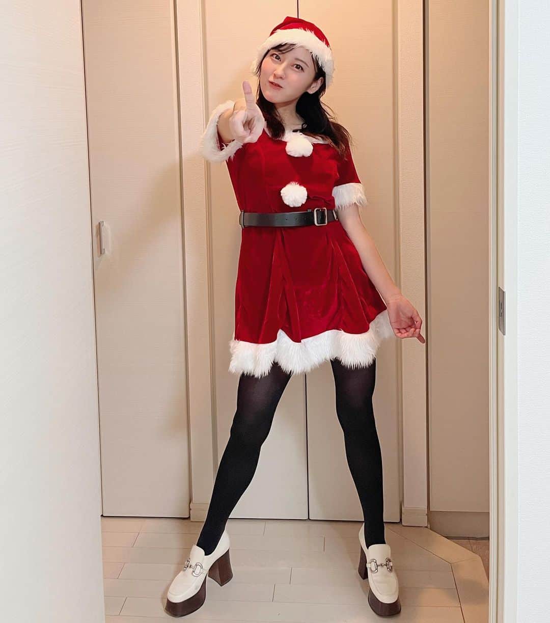 入澤優さんのインスタグラム写真 - (入澤優Instagram)「メリークリスマス🎄🎁🎅  投稿にいいね♡して応援してね🫰🏻 いつも素敵なコメントありがとう😊  【お知らせ】 メガネの青山presents眼鏡男子・女子コンテストに出場しています。 そこで皆さんにお願いがあるのですが投票をお願いしたいです。 投票は今回は無料でできます。 投票方法はInstagramのプロフィール欄に貼ってあるURLをクリックして、ファイナリスト一覧より入澤優を探してください。 投票ボタンがあるので押してください。 1日1回できるのでよろしくお願いします。 このコンテストがきっかけでまたグラビア出せたら嬉しいです。将来の夢は俳優になることです。 応援よろしくお願いします♡  #クリスマス #入澤優 #クリスマスイブ #🎄 #いいねしてね #フォローしてね  #ビジョビ #ビジョビジョ #お家クリスマス #クリスマスコスプレ #コスプレ #角色扮演  #角色扮演者 #女学生 #美麗的女人  #japan #博士課程 #漂亮的 #醫生 #優雅 #高品牌 #いいねしてね #フォローしてね  #美麗的女人 #日本偶像 #japanesegirl」12月23日 21時33分 - penchan0327