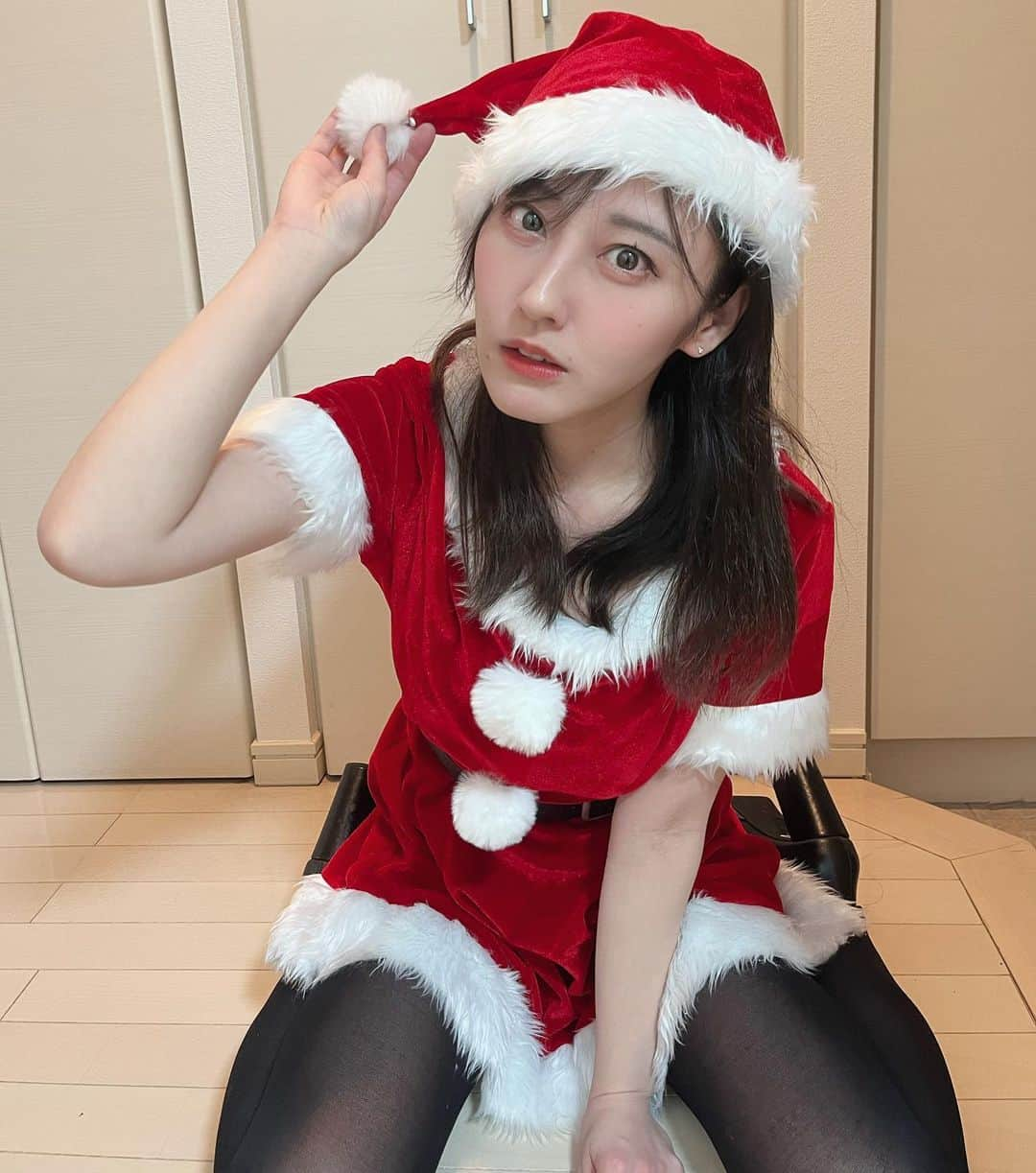 入澤優さんのインスタグラム写真 - (入澤優Instagram)「メリークリスマス🎄🎁🎅  投稿にいいね♡して応援してね🫰🏻 いつも素敵なコメントありがとう😊  【お知らせ】 メガネの青山presents眼鏡男子・女子コンテストに出場しています。 そこで皆さんにお願いがあるのですが投票をお願いしたいです。 投票は今回は無料でできます。 投票方法はInstagramのプロフィール欄に貼ってあるURLをクリックして、ファイナリスト一覧より入澤優を探してください。 投票ボタンがあるので押してください。 1日1回できるのでよろしくお願いします。 このコンテストがきっかけでまたグラビア出せたら嬉しいです。将来の夢は俳優になることです。 応援よろしくお願いします♡  #クリスマス #入澤優 #クリスマスイブ #🎄 #いいねしてね #フォローしてね  #ビジョビ #ビジョビジョ #お家クリスマス #クリスマスコスプレ #コスプレ #角色扮演  #角色扮演者 #女学生 #美麗的女人  #japan #博士課程 #漂亮的 #醫生 #優雅 #高品牌 #いいねしてね #フォローしてね  #美麗的女人 #日本偶像 #japanesegirl」12月23日 21時33分 - penchan0327