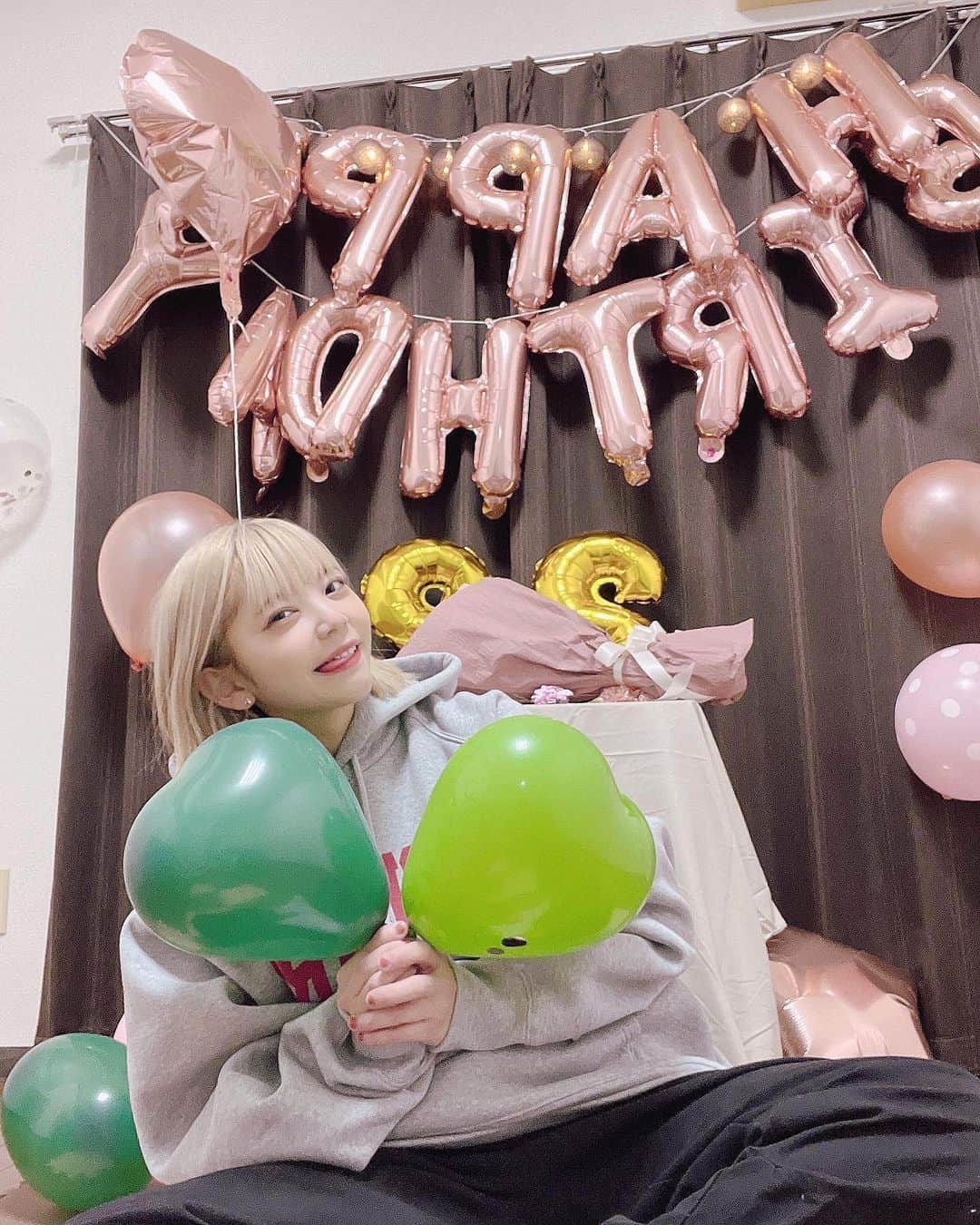 のインスタグラム：「12月22日に22歳になりました♡🙏 2の呪いだね。笑笑  このお仕事を始めて17年、 22歳の年は沢山の方に会えるように 自分がどこまでいけるか 挑戦する年にしたいです！！🔥  どうか応援していただけると嬉しいですꉂꉂ📣 頑張るぞー！」