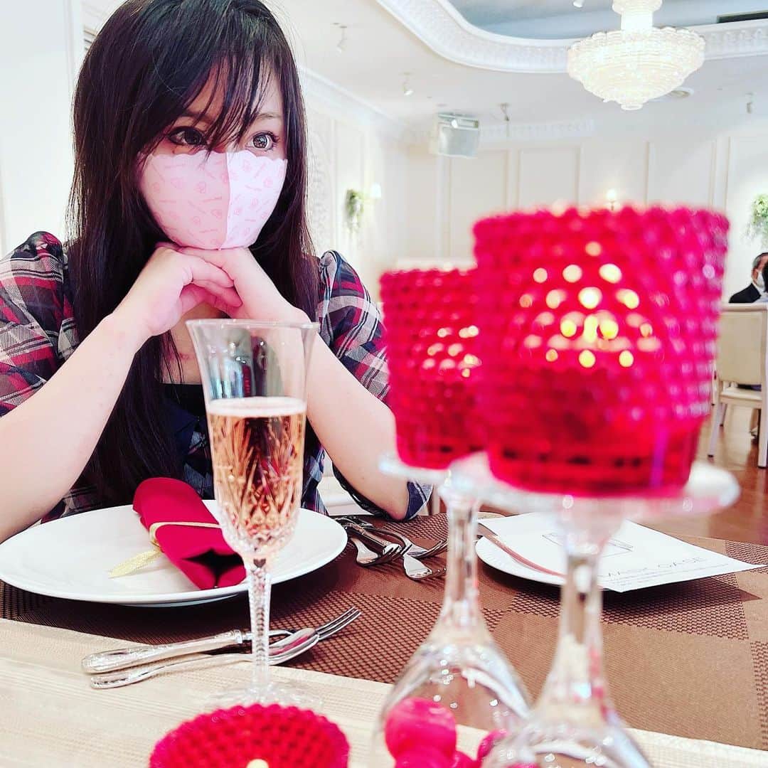 矢沢なりのインスタグラム：「ゼーレの構成員で会議をしてきた。 人類補完計画、ロンギヌスの槍、リリス、サードインパクト、難しい話ばかりで私は目を開けながら眠っていた。」