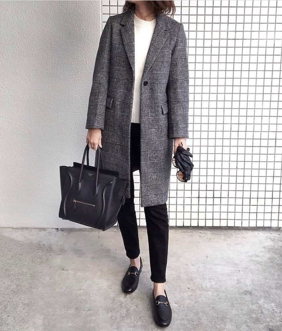 Shokoさんのインスタグラム写真 - (ShokoInstagram)「＊Fashion＊ 1 coat - 2 shoes - 3 sweaters - 3 pants You can do a lot of mix and match with just few clothes   As mentioned in my previous post, you can do many different styles with just one checkered Chester coat. Also in these pictures you can tell that I’m wearing three pants, only three sweaters (black, grey and white) and two shoes (Golden goose sneakers and Gucci loafer).  You can tell that with these variations, mix and match goes a long way.   I tagged all the pictures of the brands that I am wearing. From uniqlo to Hermes there’s also a high and low mix.」12月23日 22時15分 - simplytokyo
