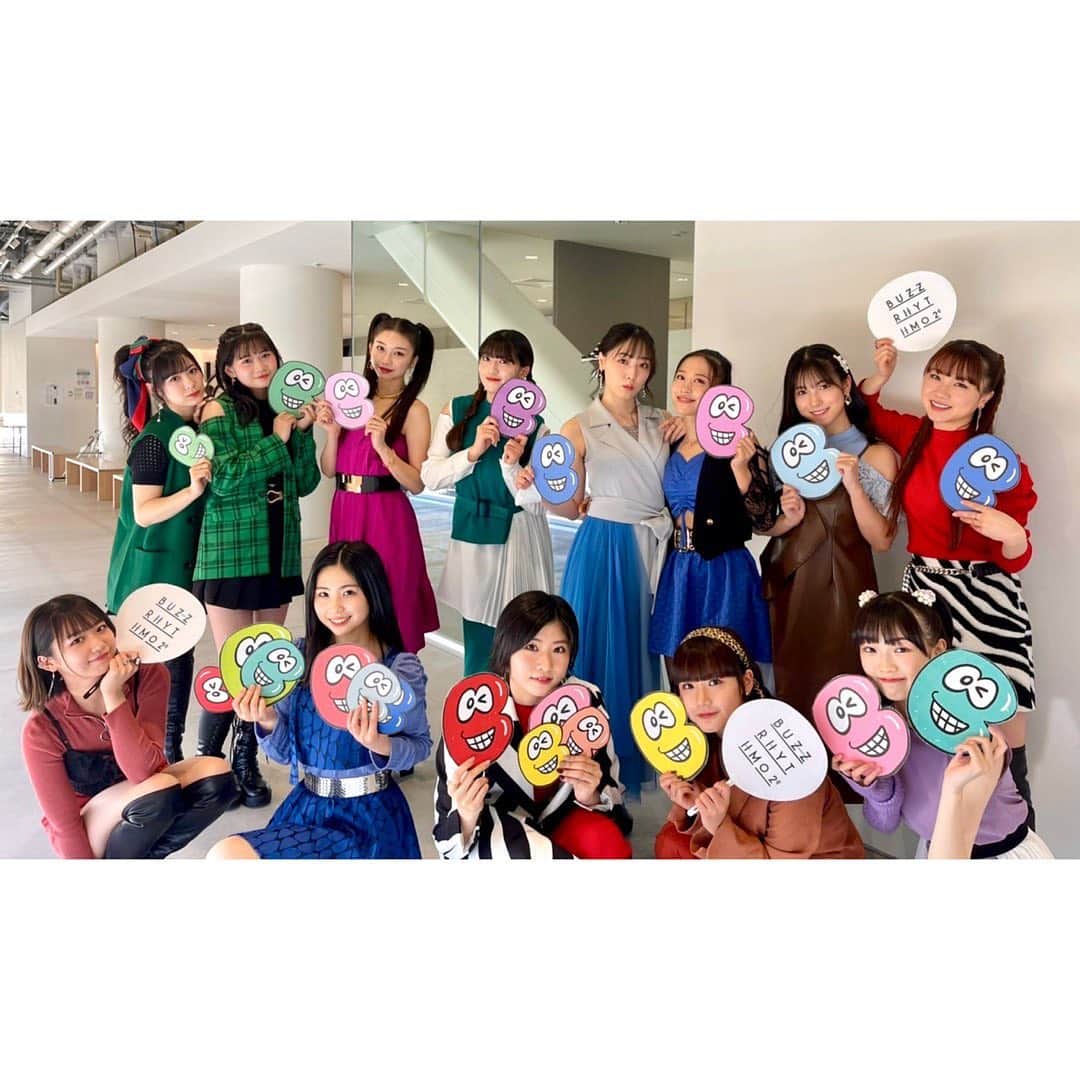 のインスタグラム：「♡ ♡ ✨🎵バズリズム02🎵✨ 日本テレビさん🐰12月23日(金) 25:04～ 🎀 ぜひご覧ください💕💕 モーニング娘｡'22出演します💖 ♡ ♡  #日本テレビ さん #バズリズム #モーニング娘22 #morningmusume22 #牧野真莉愛」