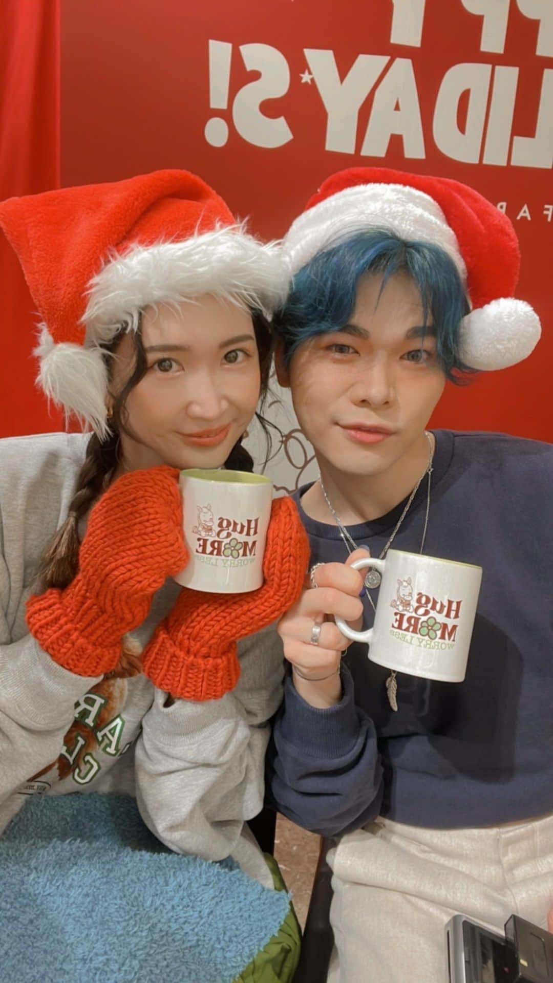 のインスタグラム：「クリスマスイブもJR名古屋高島屋の1Fと3Fで @nasufarmvillage のPOPUPだよ🥰🎄✨❤️  当日でも入店、写真撮影も出来ますので、予約していないかたも是非クリスマスグッズをみに遊びにいらしてくださいね🐴❤️🎄  そして名古屋は雪が降っているので、お越しいただく皆さまは足元にご注意くださいね☃️❄️✨」