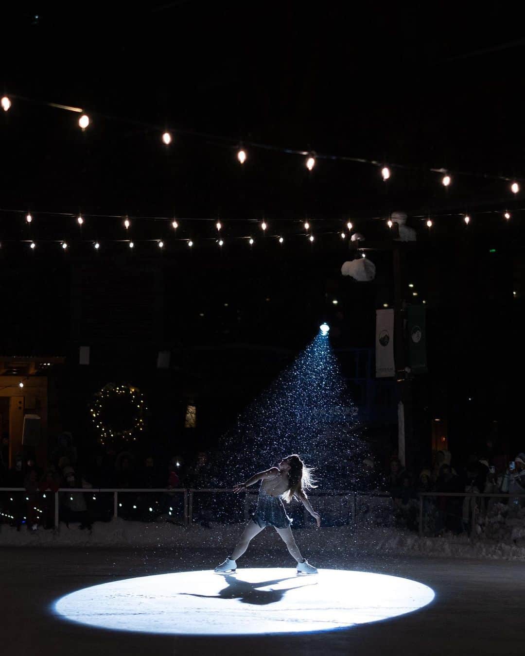 アシュリー・ワグナーのインスタグラム：「✨ ✨✨  📸: @skatingphoto」