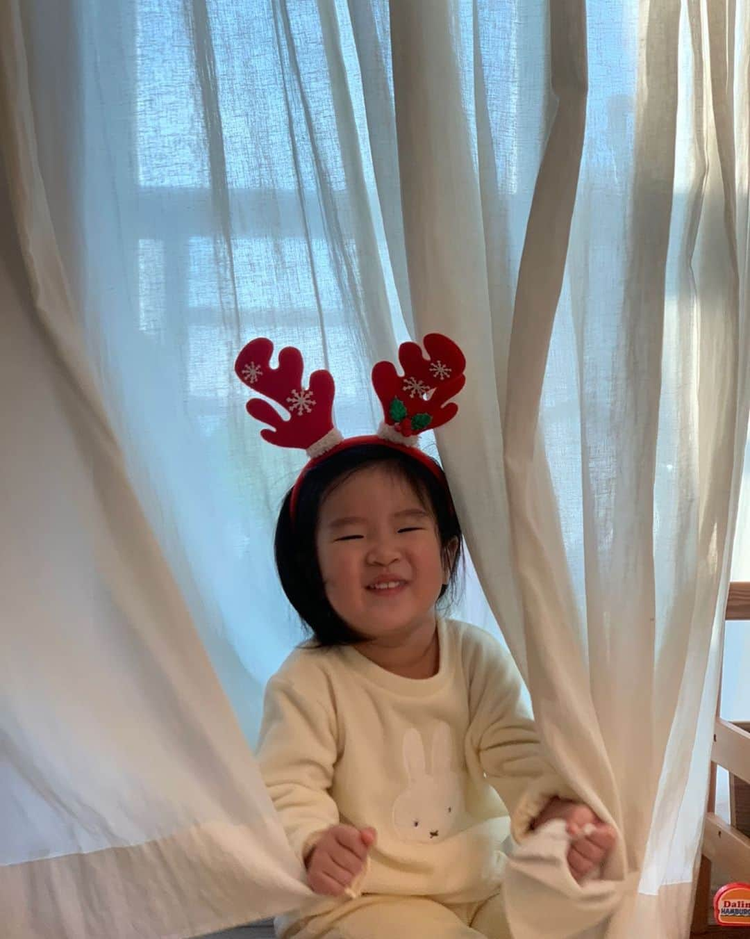 キム・サノのインスタグラム：「이사진은 안올릴수가 없네요. 메리크리스마스!!!. #메리크리스마스 #merrychristmas」