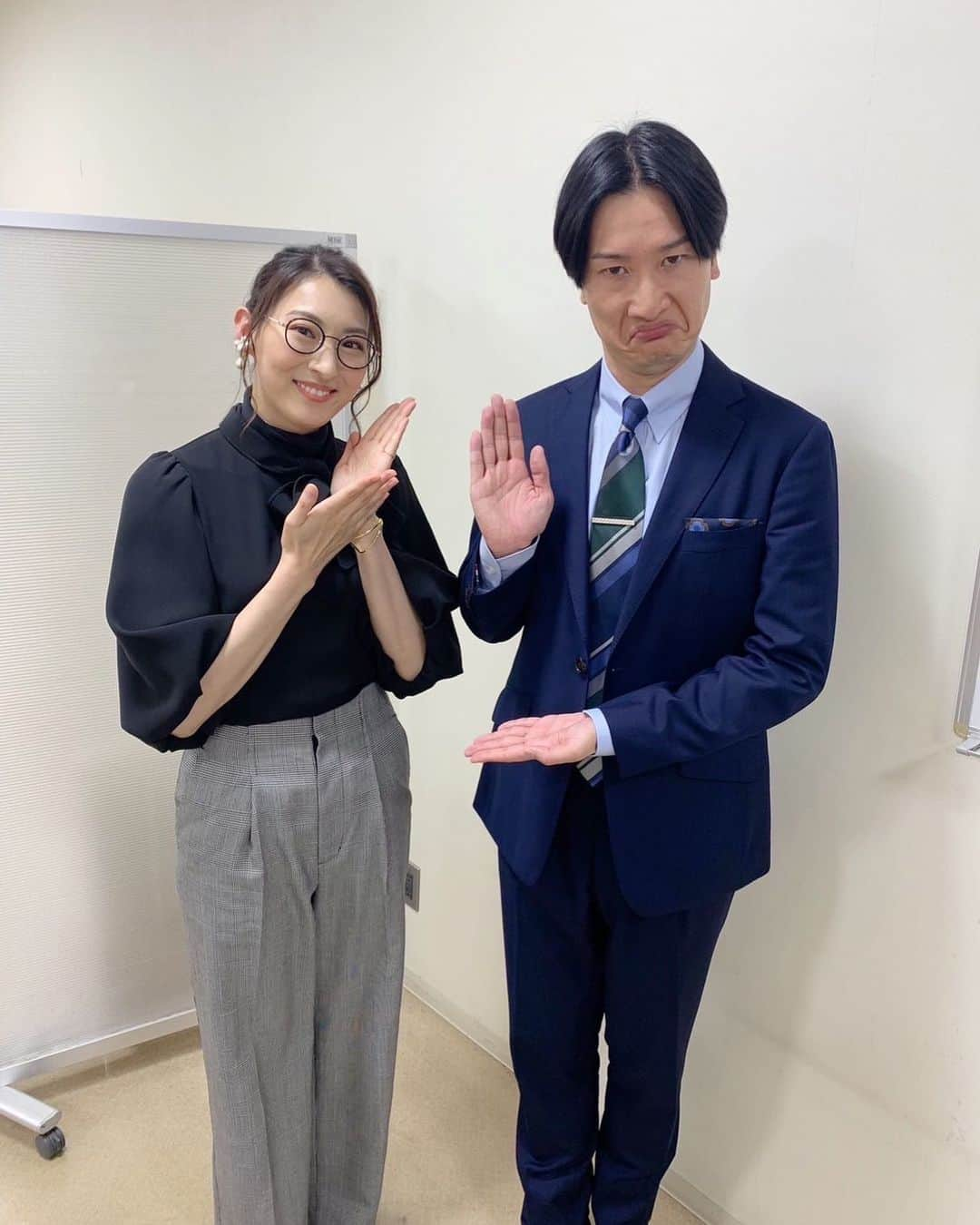 珠城りょうさんのインスタグラム写真 - (珠城りょうInstagram)「こんにちは😃  昨日はCX『全力！脱力タイムズ』のオンエアでした‼️ 皆さん、見てくださいましたか？  こちらはの写真は珠城も勿論、山添さんの事は知っておりましたので本当は存じ上げています！というオフショット📸  収録が終わった後、快く撮影に応じてくださいました‼️ 山添さんありがとうございます🙇‍♂️  珠城も大好きな『全力！脱力タイムズ』に出演できてとても喜んでいました🙏  皆さん、見逃し配信はTVerやFODオンデマンドで配信しておりますので是非ご覧ください！！  以上、 マネージャーでした💪  #有田哲平 さん  #相席スタート #山添寛 さん  #珠城りょう #ryotamaki  #俳優  #全力！脱力タイムズ #フジテレビ #オフショット  #アビステ #sergiorossi  #ファンクラブ#Sereno #ケイパーク#MG」12月24日 8時33分 - ryo_tamaki_mg