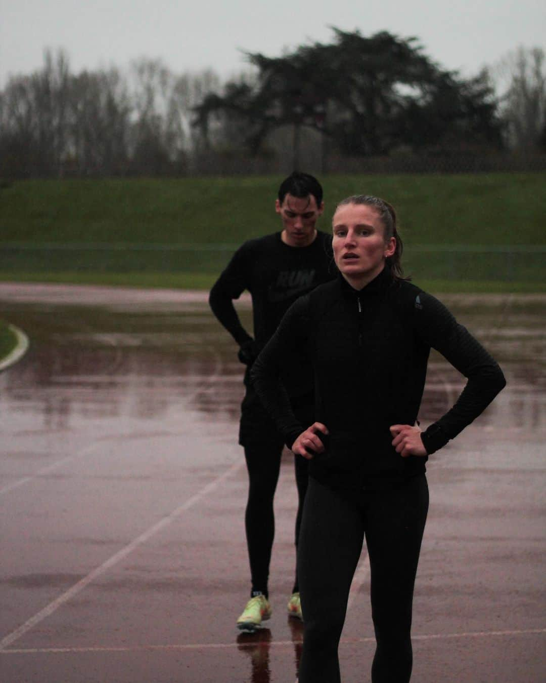 Amandine BROSSIERさんのインスタグラム写真 - (Amandine BROSSIERInstagram)「Mardi 20 décembre 500/400/300/200/100 Pointes Prime SP aux pieds  Sous la pluie  Avec les gars  Crédit photo: @cooknrun.energyfood  #run #winter #trackandfield #sprint #running #athletics #rainyday」12月24日 0時42分 - amandine.brossier