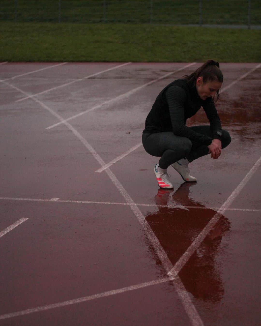 Amandine BROSSIERさんのインスタグラム写真 - (Amandine BROSSIERInstagram)「Mardi 20 décembre 500/400/300/200/100 Pointes Prime SP aux pieds  Sous la pluie  Avec les gars  Crédit photo: @cooknrun.energyfood  #run #winter #trackandfield #sprint #running #athletics #rainyday」12月24日 0時42分 - amandine.brossier