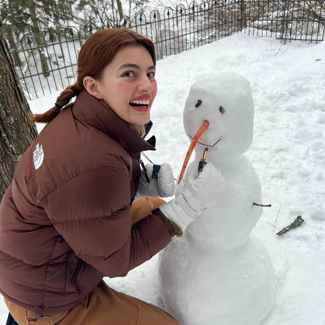 ダイアナ・シルバーズのインスタグラム：「Twinning with Eedra MC 💋 in @cledepeaubeaute Rouge à Lèvres Cosmic Red ⚡️☃️   (sorry I ruined your snowlady @raysilverss) #cbpcollective」