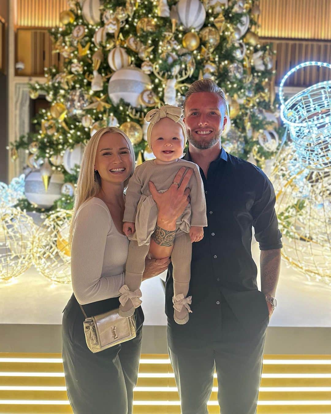 アンドレ・ホフマンのインスタグラム：「pre christmas mood🌲❤️💫 #christmastime #vacation #family」