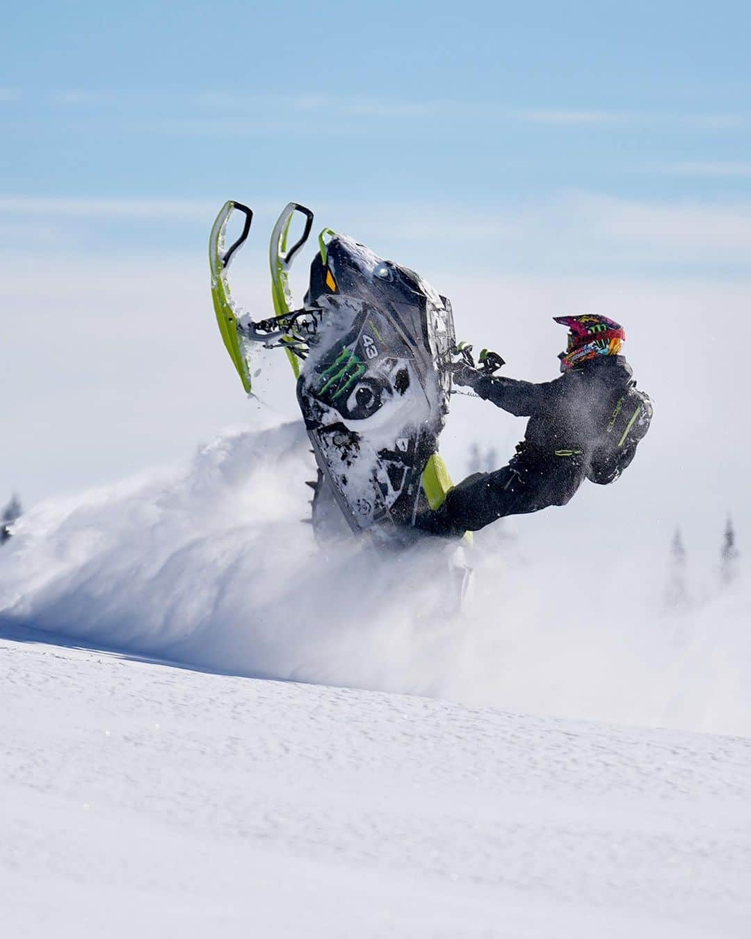 ケン・ブロックのインスタグラム：「Took a road trip last week up to Island Park, ID, to ride with @SkiDoo pro Tony Jenkins and my buddy Stu. Epic early season powder, and an amazing first day on my new ‘23 Ski-Doo Summit X Turbo. Wheelies, deep pow turns, and a lot of learning on this new sled – good times! 📸: @Tony_Jenkins #powderfiend #SkiDooSummitXTurbo」