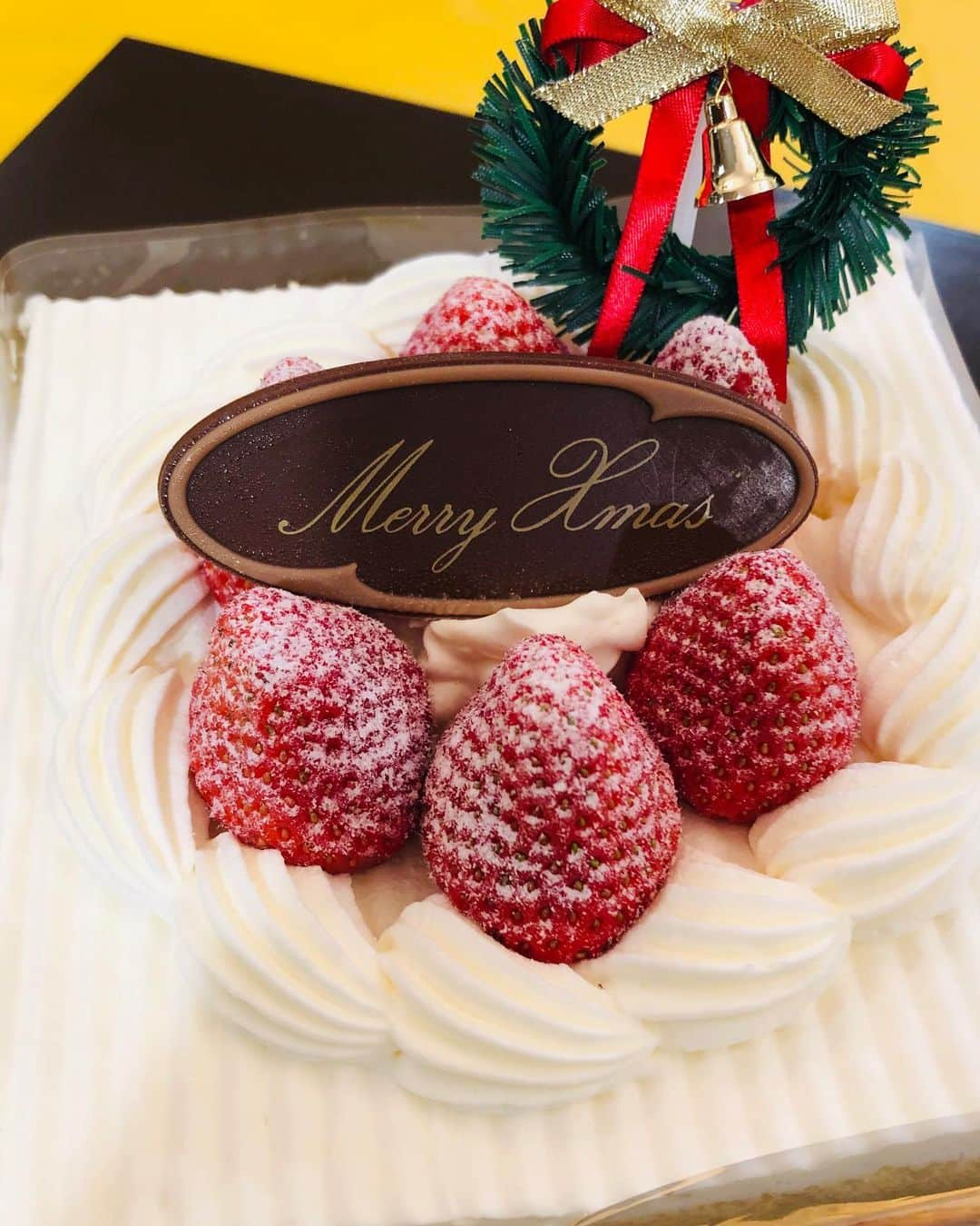 逸見太郎のインスタグラム：「Merry Christmas🎄  #クリスマスイブ #メリークリスマス #2022 #50歳  うひょー 50歳になってしまいました🤨 元気に毎日を過ごせることに感謝し、 息子、家族の為にも引き続き'健康第一' に歳を重ねてまいりたいと思います。 これからもどうぞ宜しくお願いします👍  #wishingyouamerrychristmas  #明日は親父の命日だ」