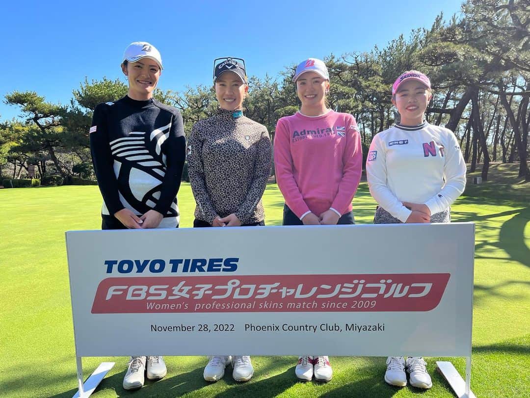 上田桃子のインスタグラム：「🌸お知らせ🌸  TOYO TIRES FBS女子プロチャレンジゴルフ  今年もやってまいりました👐  今年は… @watanabeayaka_official  @miyuu__golf  @kotokotohori  の3選手と楽しく撮影出来ました🎵  お時間ある方は是非ご覧ください🙋‍♀️  地上波 九州6局ブロックネット 2022年12月25日（日） 15:00〜16:25 福岡放送 長崎国際テレビ くまもと県民テレビ 鹿児島読売テレビ 15:55〜17:20 テレビ大分 テレビ宮崎  BS日テレ 2023年1月8日（日） 12:00〜13:25  です📺‼️ #fbs女子プロチャレンジゴルフ  #toyotires #1225放送」