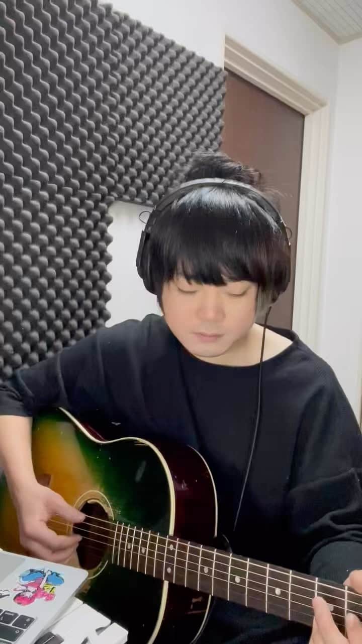 のインスタグラム：「#弾き語り　#井上緑　#オリジナル曲　#バカップル○ね　#クリスマスプレゼント」