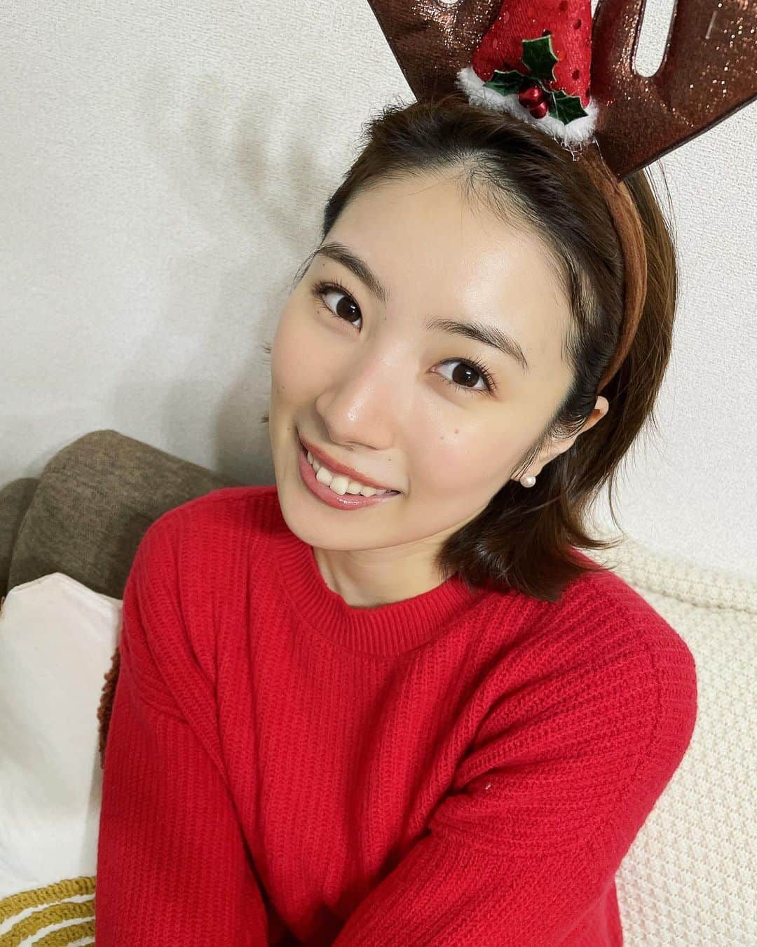 RUUNAのインスタグラム：「Xmas🎄 久しぶりのクリスマスケーキ🎂 幸せ🫶🫶 気になってたワインも飲めて、お昼からほろ酔いの良い1日でした🥂  #Xmas #christmas #party  #クリスマス #パーティー」