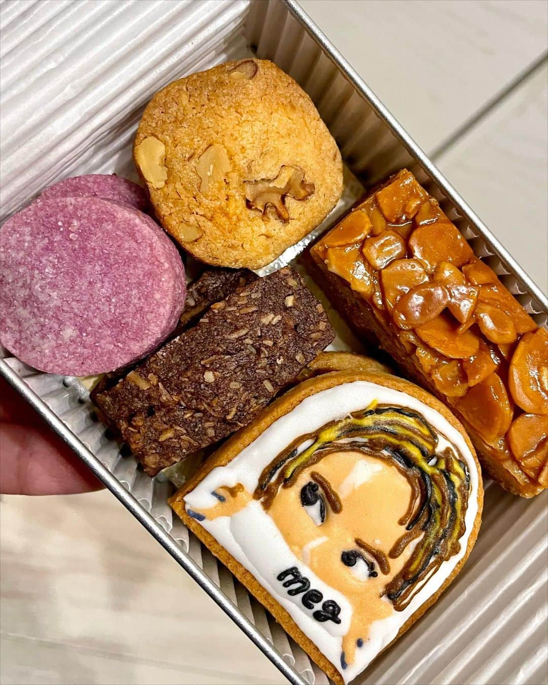 村上愛さんのインスタグラム写真 - (村上愛Instagram)「. 似顔絵クッキーをいただいた🥹🍪💞  うれぴい😍  どのクッキーも本当に美味しかったなああぁ〜🤤🤤🤤  ありがとうございました💞」12月24日 18時33分 - meg_5683