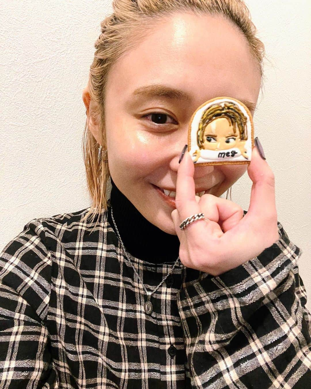 村上愛さんのインスタグラム写真 - (村上愛Instagram)「. 似顔絵クッキーをいただいた🥹🍪💞  うれぴい😍  どのクッキーも本当に美味しかったなああぁ〜🤤🤤🤤  ありがとうございました💞」12月24日 18時33分 - meg_5683