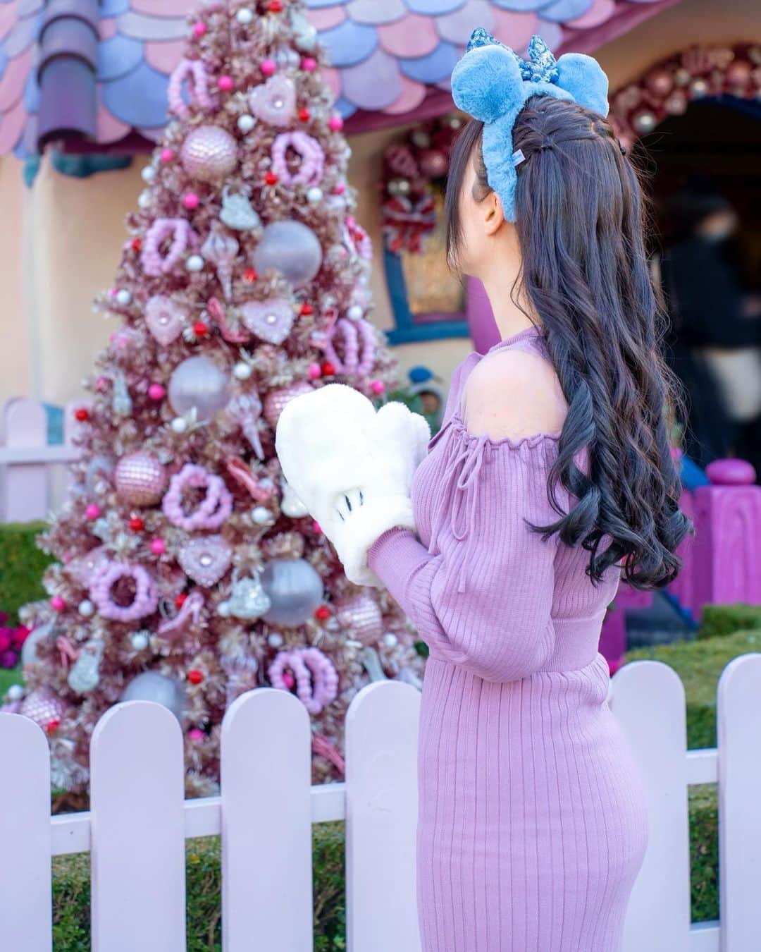 大濠ハンナさんのインスタグラム写真 - (大濠ハンナInstagram)「MerryXmas🎄🎁🎅  ディズニークリスマスは本当に可愛いすぎる〜😻  今月はシーもランドも行ってきたっ😻 ピンクのツリーが可愛すぎたっちゃけど♡♡♡  #tokyodisneyland #disney #disneyland #waltdisney #instadisney #disneylove #disneygram#🎄disney」12月24日 18時42分 - hannaoohori