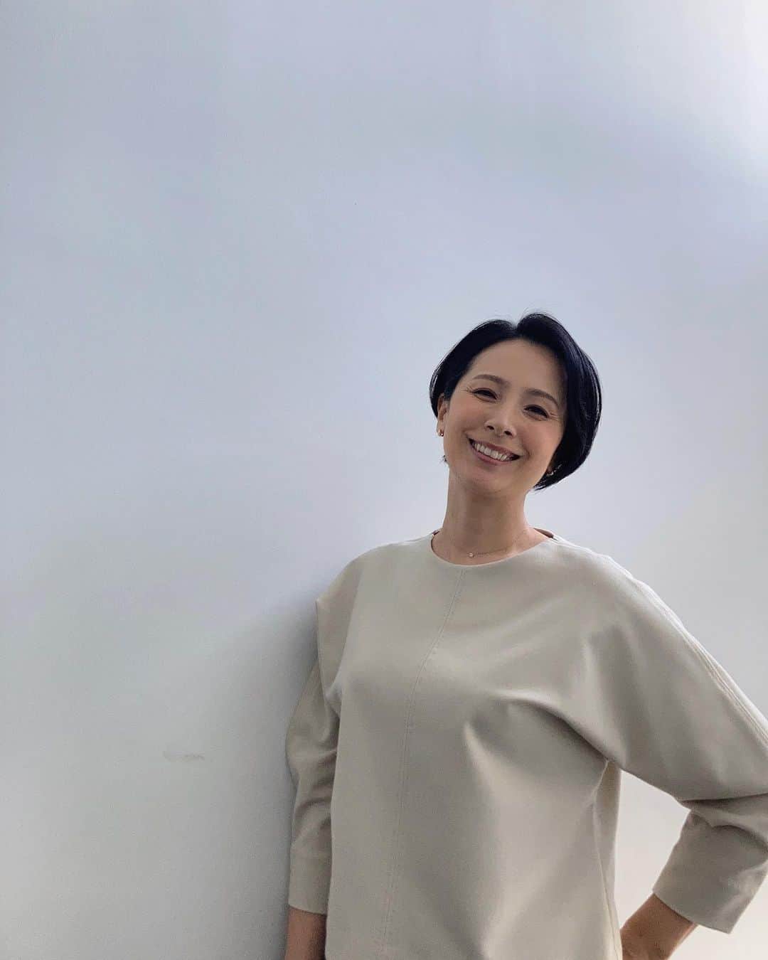 のインスタグラム：「ANNニュース#着用衣装   1〜4枚目 12/21 午後ニュース  5〜7枚目 12/24 朝ニュース/昼ニュース  #テレビ朝日 #アナウンサー #アナウンサー衣装 #ootd  #40代コーデ #40代ファッション #50代ファッション #大人コーデ #大人ファッション  #野村真季」