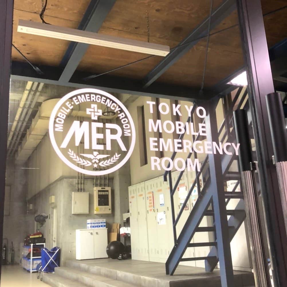 TOKYO MER～走る緊急救命室～のインスタグラム：「. ✦⋆: ₊⋆ ꙳.･✶₊･  🎄Merry Christmas🎄  　　　　✩ ₊･✶*• ₊ ✶. ･*  本日は #クリスマスイヴ 💫  素敵なクリスマスをお過ごしください🎅🏻  #tokyomer #劇場版4月28日公開」