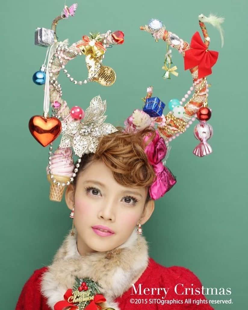 シト山口のインスタグラム：「クリスマスは毎年これ！ もうこれ以上のものは撮れないから😆💕✨  model ayaka takeuchi hair&make @hasegawashinya  photo @sito_yamaguchi」