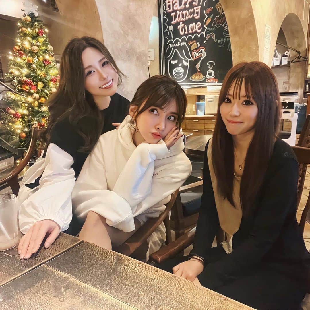 春咲ひなたのインスタグラム：「一緒に働いてた時を思い出すと 全員すごい大人になったなーって感じる 女子会でした☕️❤︎ . . #高田馬場#女子会#永遠に喋ってた#大好き」