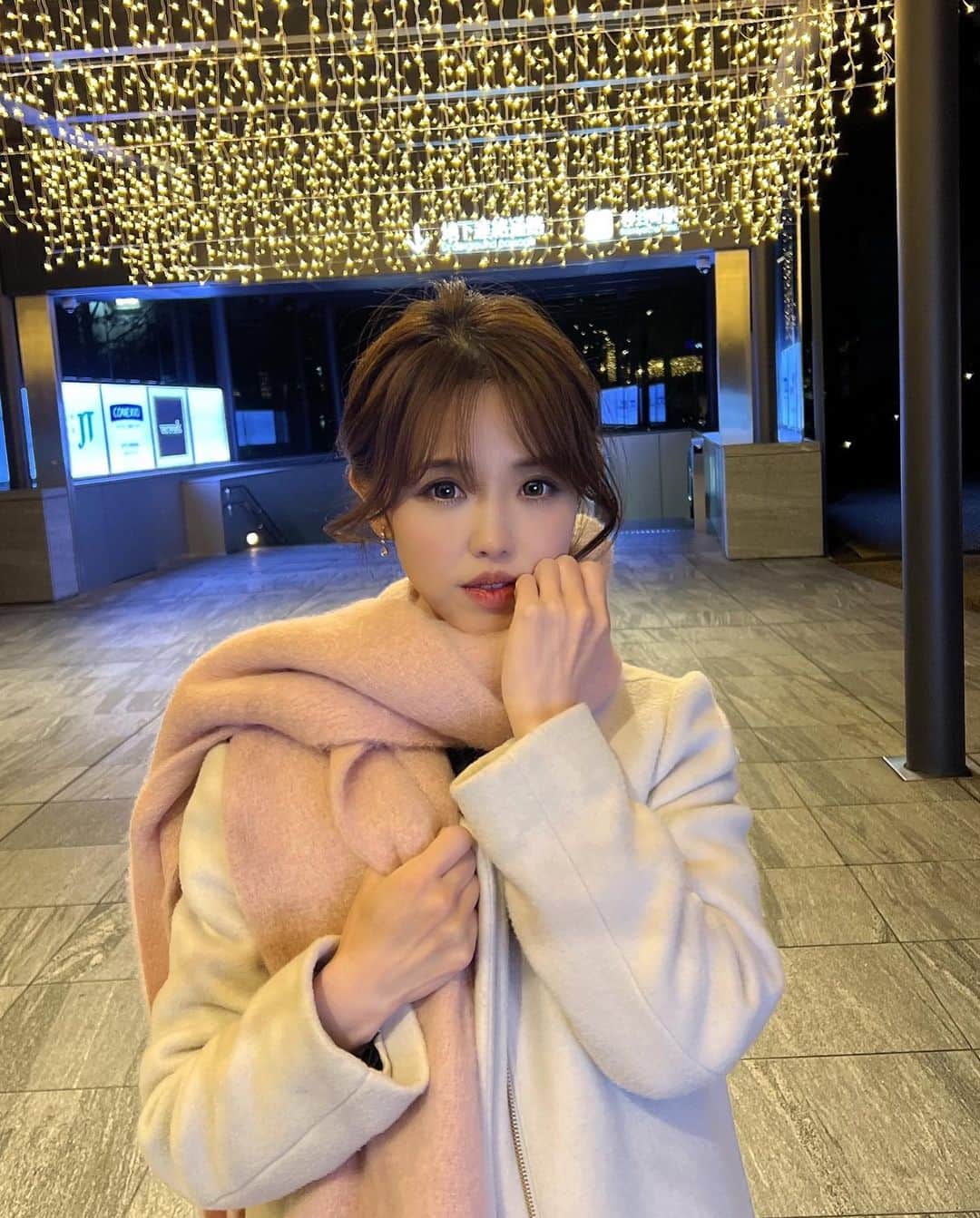 のインスタグラム：「今日はクリスマスイヴですね🎄🤶 みなさま、素敵なX'masを✨ . @shein_japan のビッグサイズのストール🧣 ピンクの色味がとっても可愛くて しかもあったかい🥰 . 今年は寒波の冬みたいだから あったかコーデで楽しもう⭐️ . 商品コード　 ストール　11554114  X'mas Sale開催中だよ⭐️ . 割引クーポン番号：tao1520 お買い上げ金額1～5,999円までは セール価格より15%OFF  6,000円以上は20%OFF 利用期限：〜12月末日迄 . . @sheinofficial  #sheinforall #sheinholidayseason #fashion #ootd #ad #shein #shein購入品 #sheinコーデ #155cmコーデ #155cm #おチビコーデ #ストール」