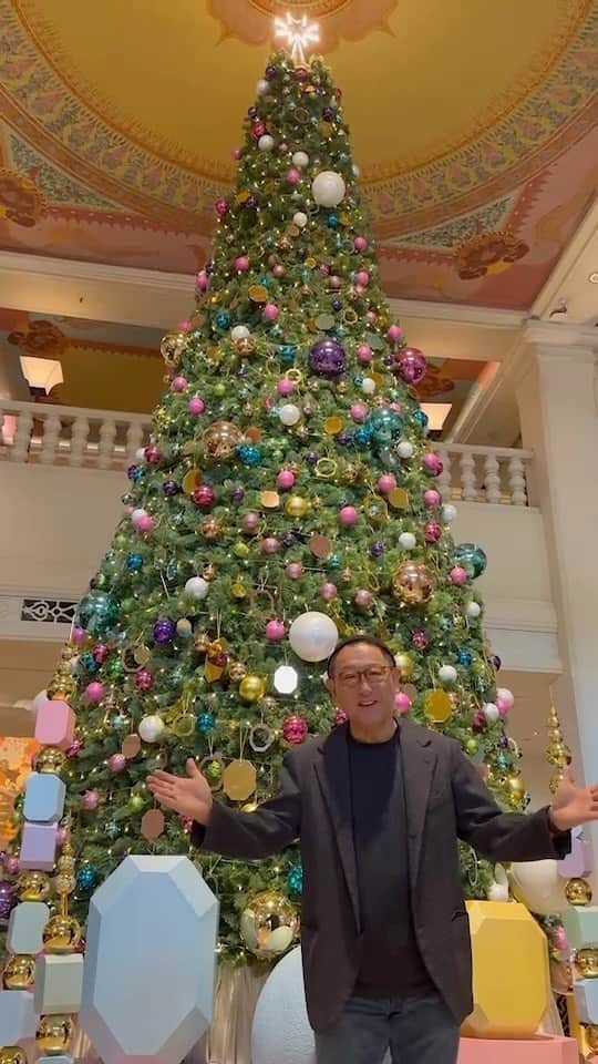豊田章男のインスタグラム：「. Merry Christmas and Happy New Year❗️  #christmas2022 #merrychristmas #ハッピーニューイヤー」