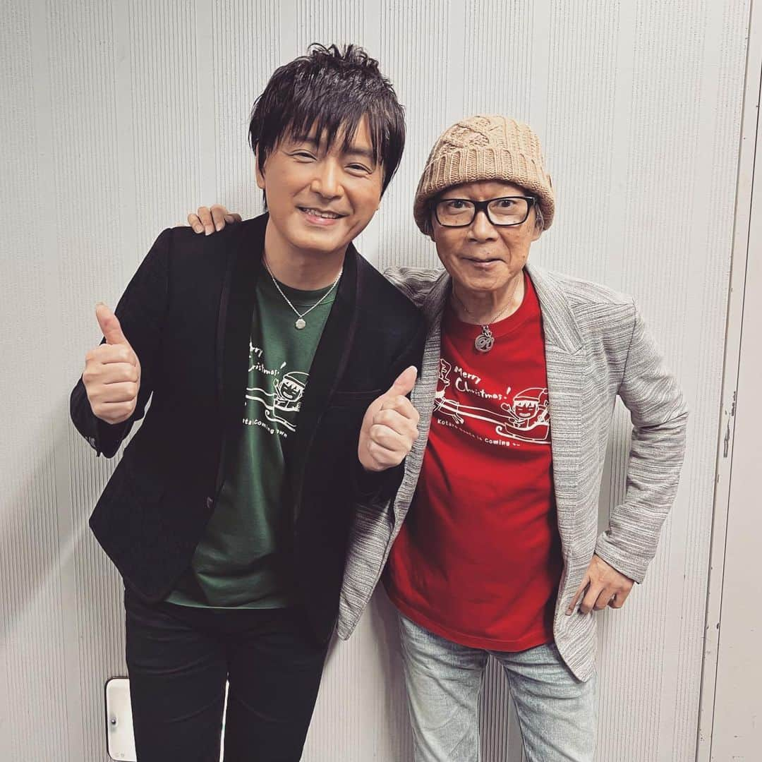 押尾コータローさんのインスタグラム写真 - (押尾コータローInstagram)「大阪でのクリスマスライブ 3DAYS楽しかった〜❣️ 今日12/24はDEPAPEPEと一緒に 金沢でのクリスマスライブ🎄 楽しみです(￣∀￣) #押尾コータロー #DEPAPEPE  #NAOTO #佐藤竹善 #ヒロ寺平 #岡崎倫典  #梁邦彦 #クリストファー・ハーディー #kotarooshio #アコースティックギター #guitar #クリスマスライブ #christmaslive」12月24日 11時33分 - kotaro040