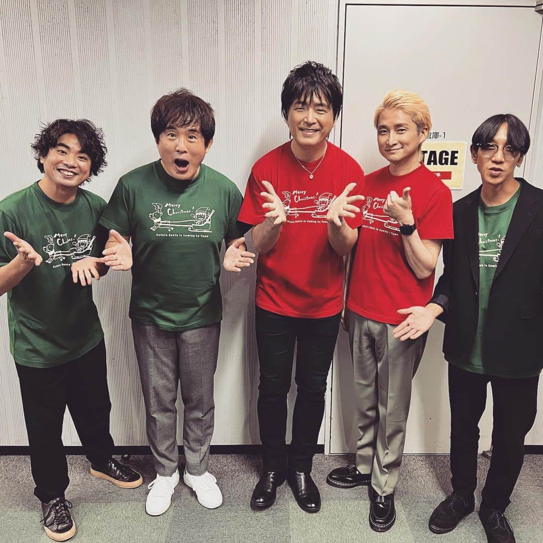 押尾コータローさんのインスタグラム写真 - (押尾コータローInstagram)「大阪でのクリスマスライブ 3DAYS楽しかった〜❣️ 今日12/24はDEPAPEPEと一緒に 金沢でのクリスマスライブ🎄 楽しみです(￣∀￣) #押尾コータロー #DEPAPEPE  #NAOTO #佐藤竹善 #ヒロ寺平 #岡崎倫典  #梁邦彦 #クリストファー・ハーディー #kotarooshio #アコースティックギター #guitar #クリスマスライブ #christmaslive」12月24日 11時33分 - kotaro040