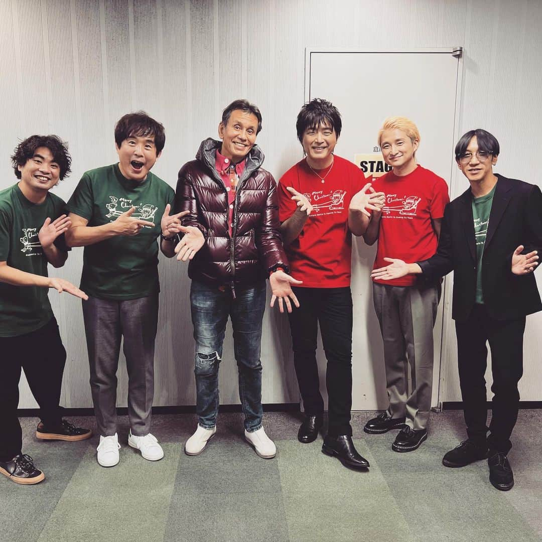 押尾コータローさんのインスタグラム写真 - (押尾コータローInstagram)「大阪でのクリスマスライブ 3DAYS楽しかった〜❣️ 今日12/24はDEPAPEPEと一緒に 金沢でのクリスマスライブ🎄 楽しみです(￣∀￣) #押尾コータロー #DEPAPEPE  #NAOTO #佐藤竹善 #ヒロ寺平 #岡崎倫典  #梁邦彦 #クリストファー・ハーディー #kotarooshio #アコースティックギター #guitar #クリスマスライブ #christmaslive」12月24日 11時33分 - kotaro040