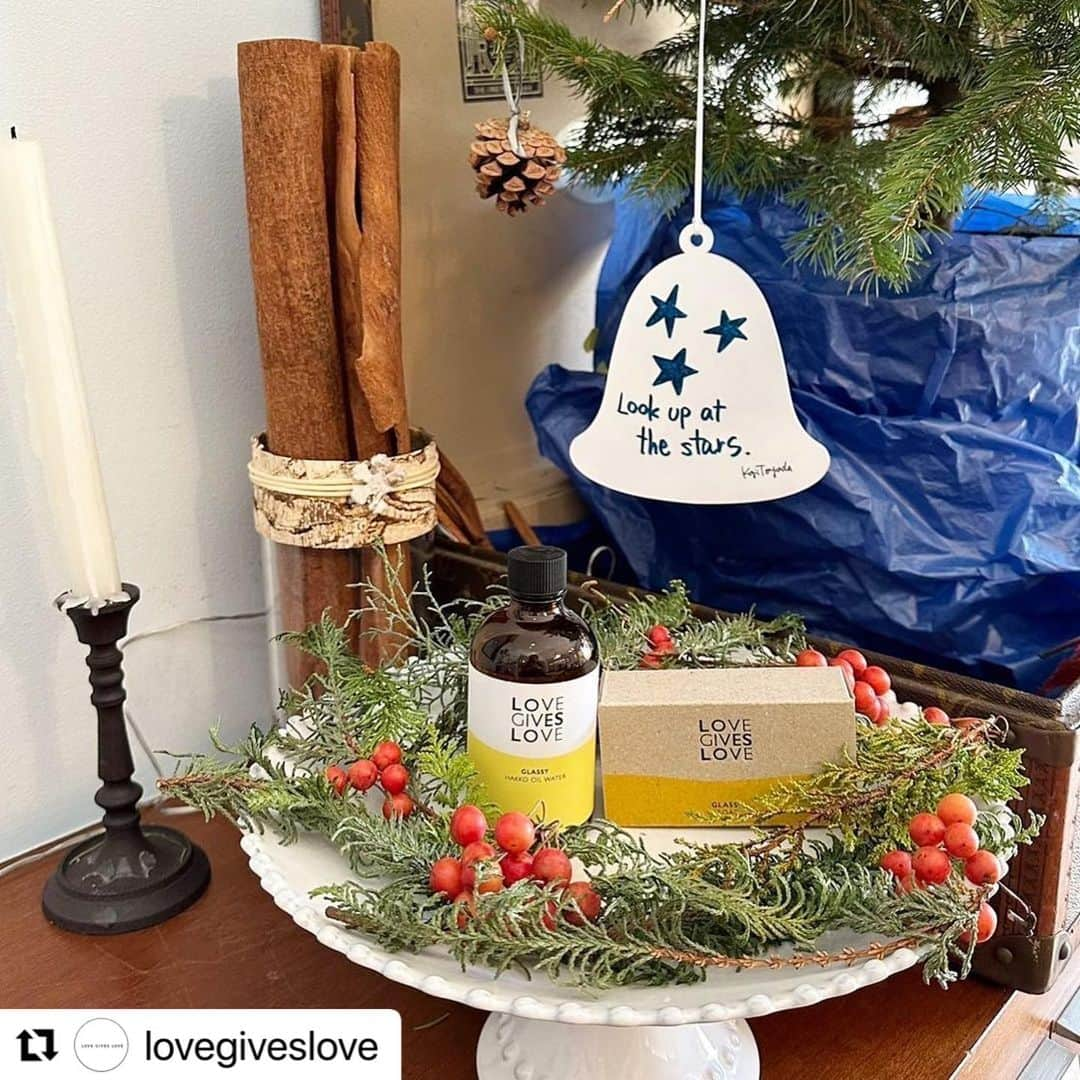 RIKACOさんのインスタグラム写真 - (RIKACOInstagram)「#Repost @lovegiveslove with @use.repost ・・・ Happy Merry X'mas🎄🎅 皆様素敵なクリスマスをお過ごしください✨🎄 スペシャルプライスのクリスマス限定セットの受付締め切りは明日25日の23時59分になります🎁✨ LOVE GIVES LOVEのロゴシール付き❤️ 限定セットになりますのでお早めにどうぞ🌿  @rikaco_official メリクリ🎄🎁🎅❤️ #クリスマス」12月24日 11時45分 - rikaco_official