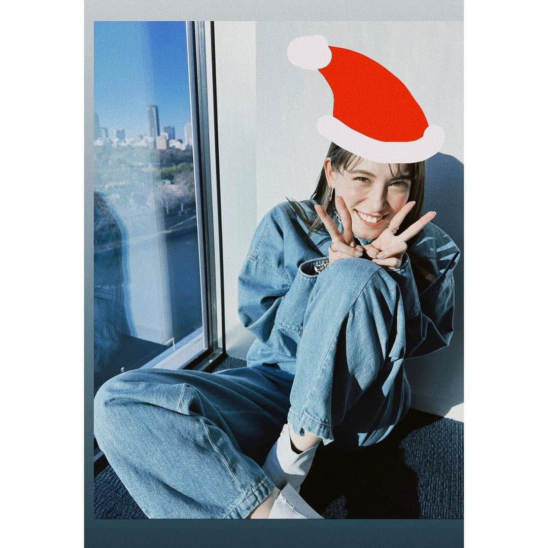 トラウデン直美さんのインスタグラム写真 - (トラウデン直美Instagram)「Wish you a very merry Christmas🌟」12月24日 11時51分 - naomi_trauden_