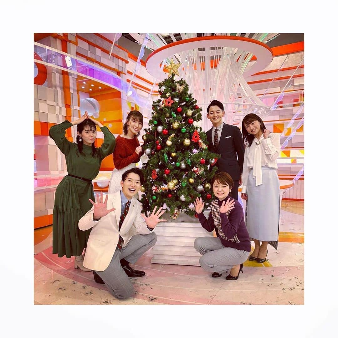 のインスタグラム：「♪  めざましどようびは、今朝の放送で年内最後でした😊  メリークリスマスです！！  愉快で、頼もしい仲間たちと今年も 楽しく過ごせました🫶  みなさま、来年も よろしくお願いします✨  良い年をお迎えください！！  #めざましどようび #床の #バミリが #すごいねっ」